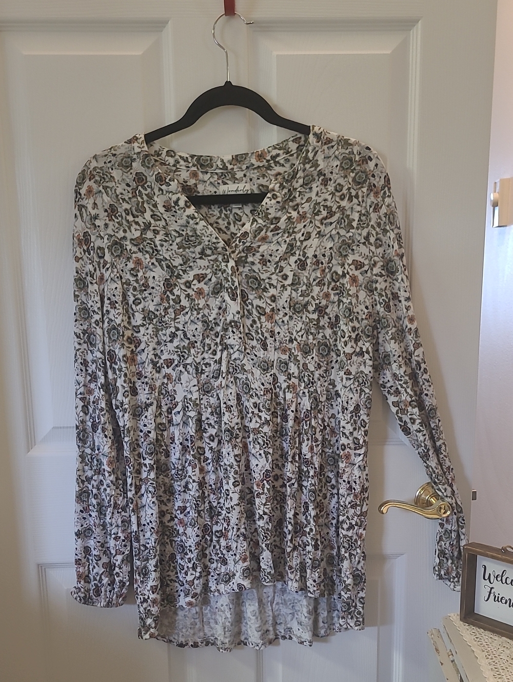 Wonderly Floral V-Neck Blouse in Cream, Olive & Rust. Bin 6